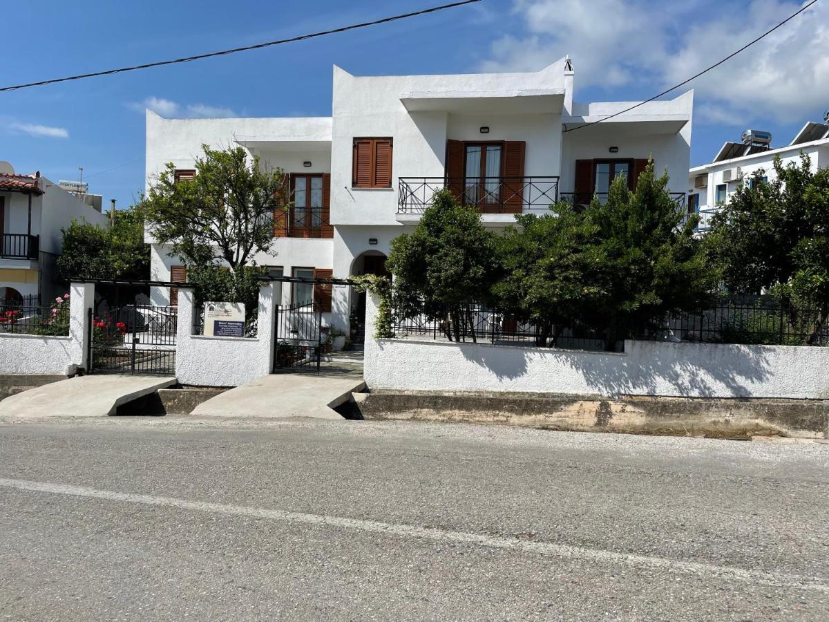 Karagiozos Studios & Apartments Skopelos stad Exteriör bild