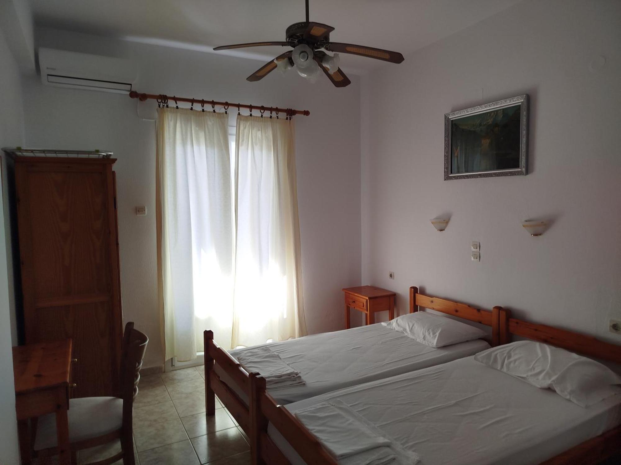 Karagiozos Studios & Apartments Skopelos stad Exteriör bild